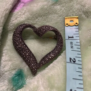 Heart brooch‎